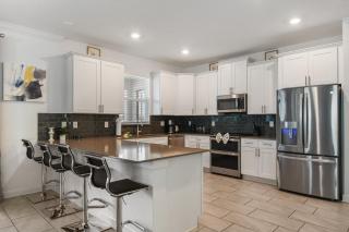 Lake View Cozy Home w/ Pool & Games Near Disney - 9