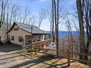 Lazy Bear Retreat Mountain Views-Hot Tub-FirePit - Whittier - 9