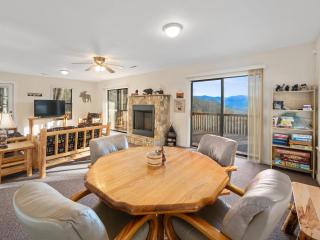 Lazy Bear Retreat Mountain Views-Hot Tub-FirePit - Whittier - 7