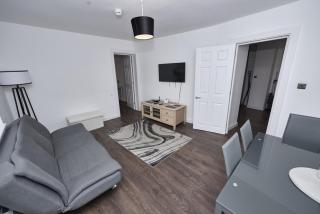Apartment in Buckinghamshire with Secured Parking - Buckinghamshire - 0