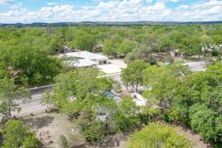 Charming Cottage Near Main with Patio&FirePit!! - Fredericksburg - 3