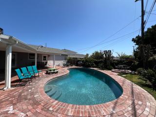 Anaheim California, Beautiful Pool Home, Short Walk to Disney - 1