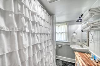 Charming Cottage Near Main with Patio&FirePit!! - Fredericksburg - 1