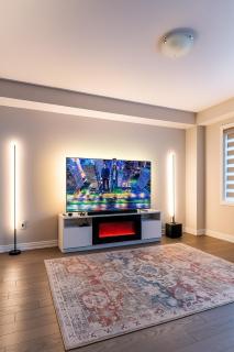 Brand New 4 bedroom Villa by Hamilton Airport! - 9