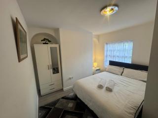 A cozy and spacious apartment - Dudley - 1