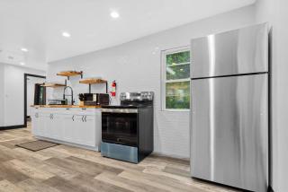 6BR Homes Perfect for Large Groups & Families Near Niagara Falls Attractions - Niagara Falls - 5