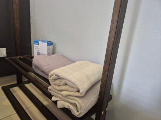 9pax GFloor 2R2B DOORSTEP TO BEACH, WATERSPORT, BBQ Set, Pool, Wifi, 50"TV - Port Dickson - 9