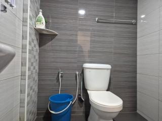 9pax GFloor 2R2B DOORSTEP TO BEACH, WATERSPORT, BBQ Set, Pool, Wifi, 50"TV - Port Dickson - 4