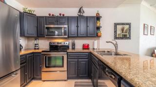 Stylish Getaway Adorable Oceanfront Condo - 4