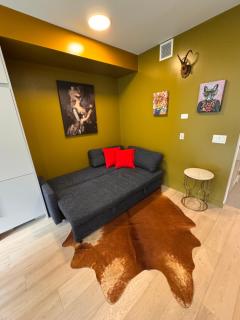 Premium RED Mountain Lodging - 9