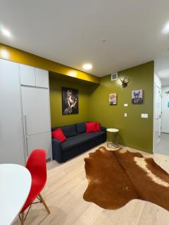 Premium RED Mountain Lodging - 7