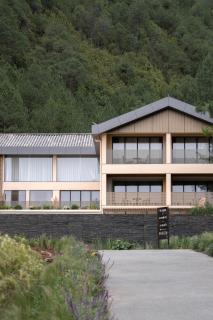 Lugu Lake Manchen Vacation Homestay - 9