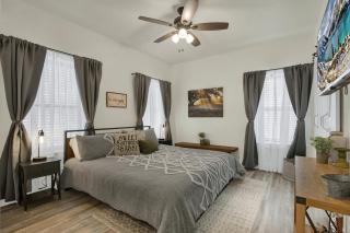 Hill Country Hideaway with Fire Pit and Hot Tub! - Fredericksburg - 5
