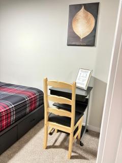 Charm Private Room in Beaumont near YEG Airport with Shared Bathroom and Shared Kitchen - Nisku - 0