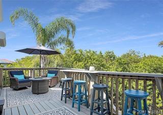 3BR Beach House Spacious & Steps from Sand - 5