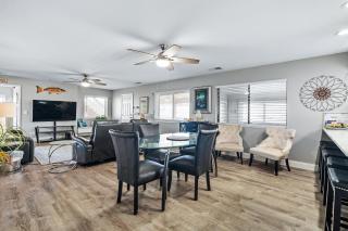 3BR Beach House Spacious & Steps from Sand - 8