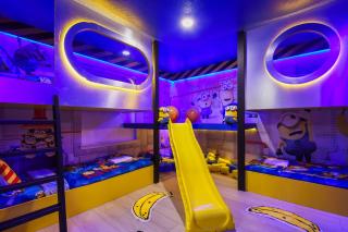 Ultimate Family Fun Retreat 10-Bedroom Luxury Home - Orlando - 3