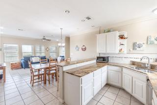 Beach Front Baby – Ocean Views, Golf Cart & Pet Friendly! - 7