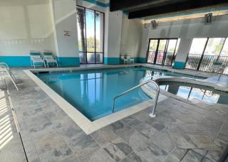 Stunning Views, 3BD/2BA w/ Private Balcony - 4