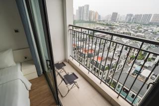 Delux Studio With Gym And Swimming Pool, Private Walking Lake In City Centre - Hanoi - 3