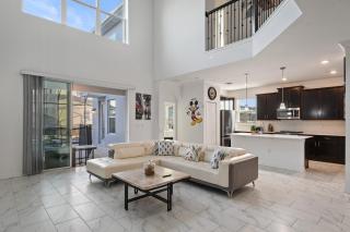 Luxurious Resort Home Near Disney & Shopping! - 8