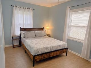 2 COZY BeDRooM WITH HUGE YARD - 8