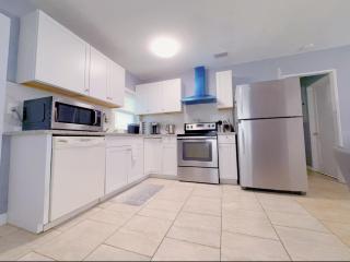 2 COZY BeDRooM WITH HUGE YARD - 1