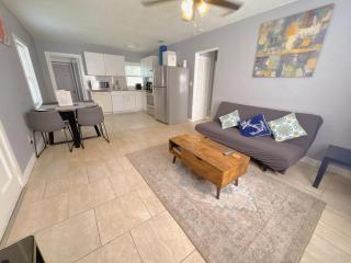 2 COZY BeDRooM WITH HUGE YARD - 9