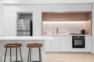 Stylish West Side Place 1B - Luxe Apt with Gym and Pool - 1