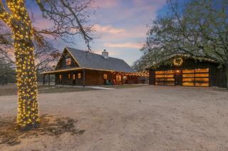 Shady Lane Lodge: Hot-Tub and Game Room Wheelchair Access - Fredericksburg - 7