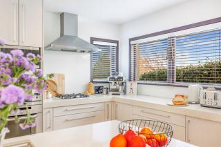 Leafy Remuera Paradise - Pool & 4 Bedroom Home - Auckland - 9