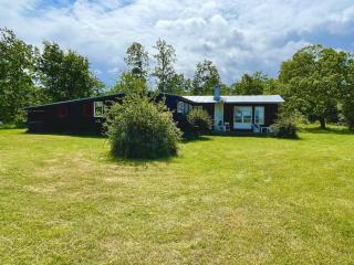 Cozy Seaside Getaway in Grankullavik - 1