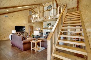 Shady Lane Lodge: Hot-Tub and Game Room Wheelchair Access - Fredericksburg - 5