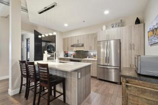 Graffiti & Skyline | RiNo Art Lofts - 2