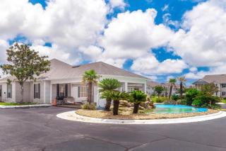 3b/2b w/ Pool & Tennis Court, Sleeps 6 - 6