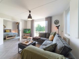 Holiday Home in Quiet Park with Garden - Wemeldinge - 9