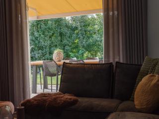 Holiday Home in Quiet Park with Garden - Wemeldinge - 2