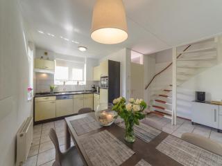 Holiday Home in Quiet Dutch Park for Families - Wemeldinge - 2
