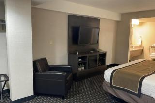 AmericInn by Wyndham Watertown - Watertown - 1