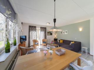 Holiday Home in Zeeland with Spacious Garden - Wemeldinge - 2
