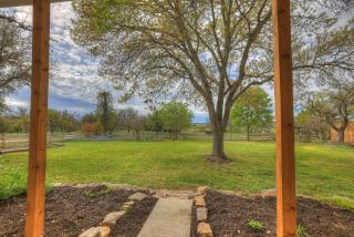 River Oaks Retreat with Hot Tub - Fredericksburg - 6