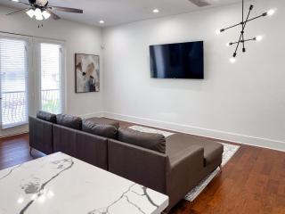 Rooftop Retreat with Downtown Views - Houston - 8