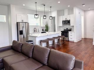 Rooftop Retreat with Downtown Views - Houston - 4