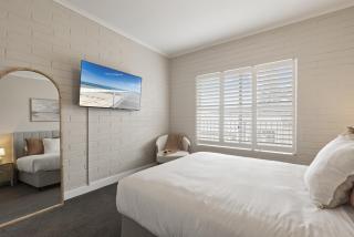 Bright 2-Bed Apartment Steps from Largs Bay Beach - 8