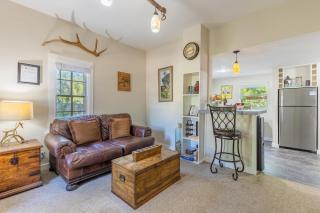 Two Unit Oasis with Two Hot Tubs - Fredericksburg - 6