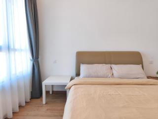 Chic 3 bedroom condo - 7