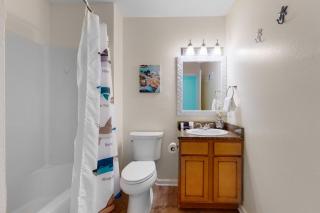 3b/2b w/ Pool & Tennis Court, Sleeps 6 - 4