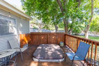 Two Unit Oasis with Two Hot Tubs - Fredericksburg - 5