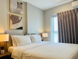 Luxury One-Bedroom Suite at Astra Sky River Infinity Pool, Work-Friendly, Near Old Town - 8