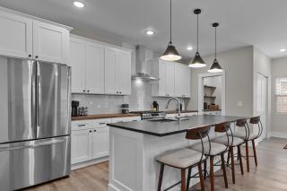 Bright Urban Comfort | JZ Vacation Rentals - Tower Grove - 4
